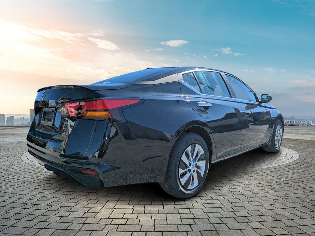 2025 Nissan Altima S photo 3
