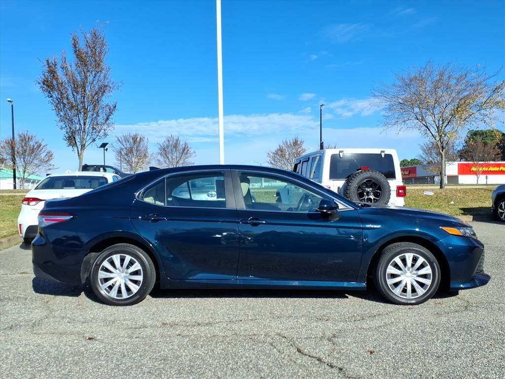 2020 Toyota Camry Hybrid LE photo 3
