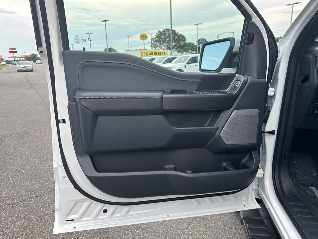 2025 Ford F-150 Lariat photo 12