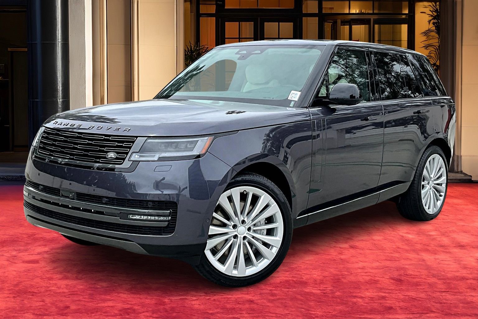 2025 Land Rover Range Rover SE's photo
