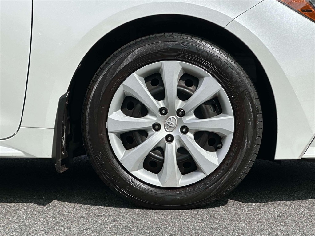 2022 Toyota Corolla LE photo 6