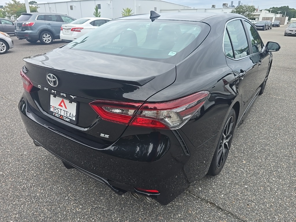 2022 Toyota Camry SE photo 3
