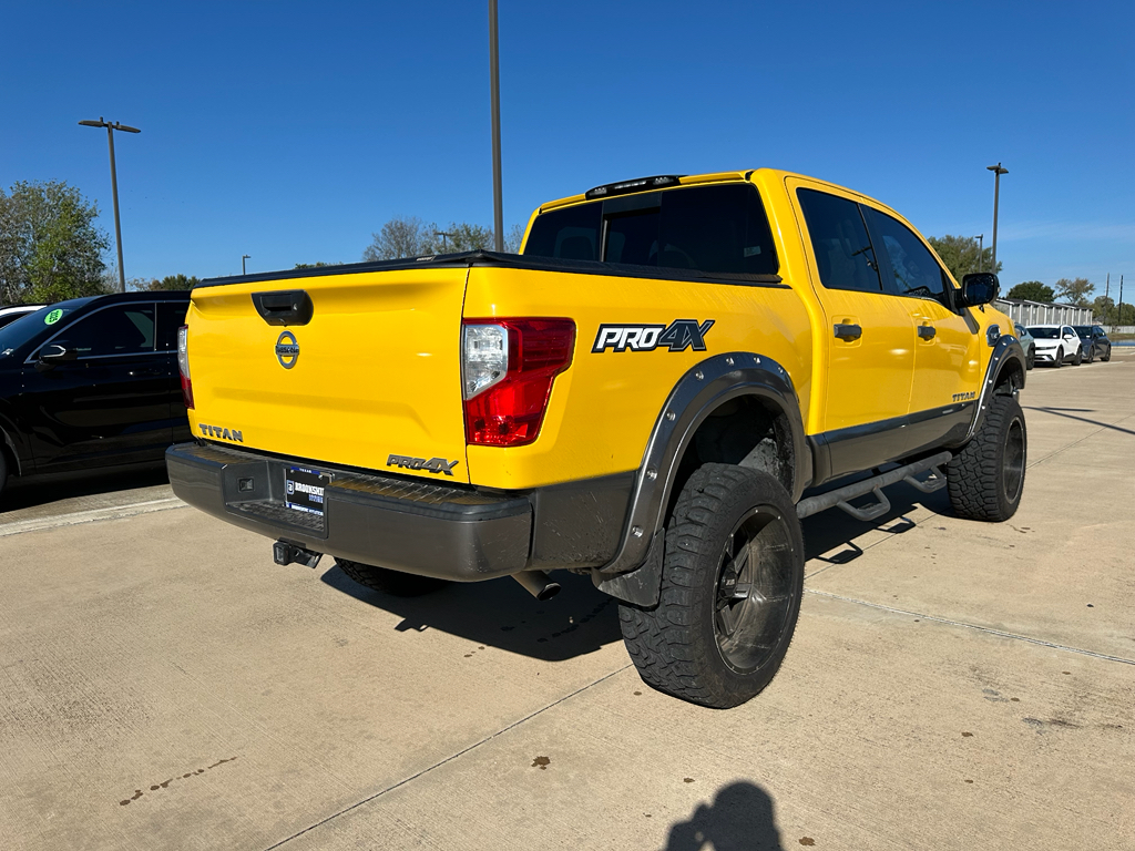 2017 Nissan Titan PRO-4X photo 2