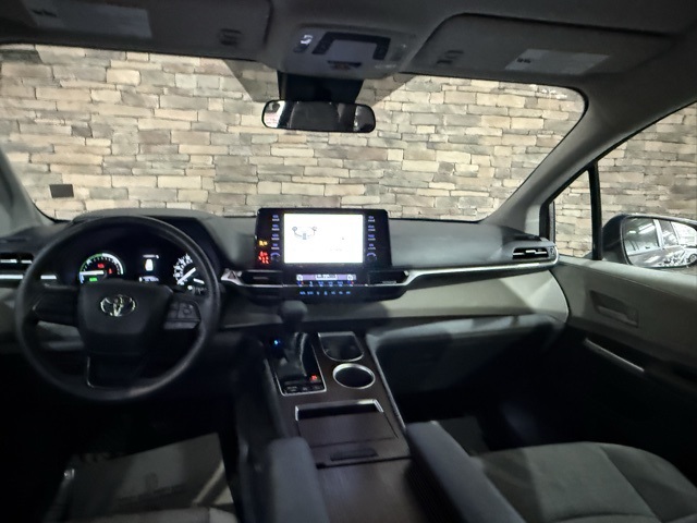 2022 Toyota Sienna LE photo 19