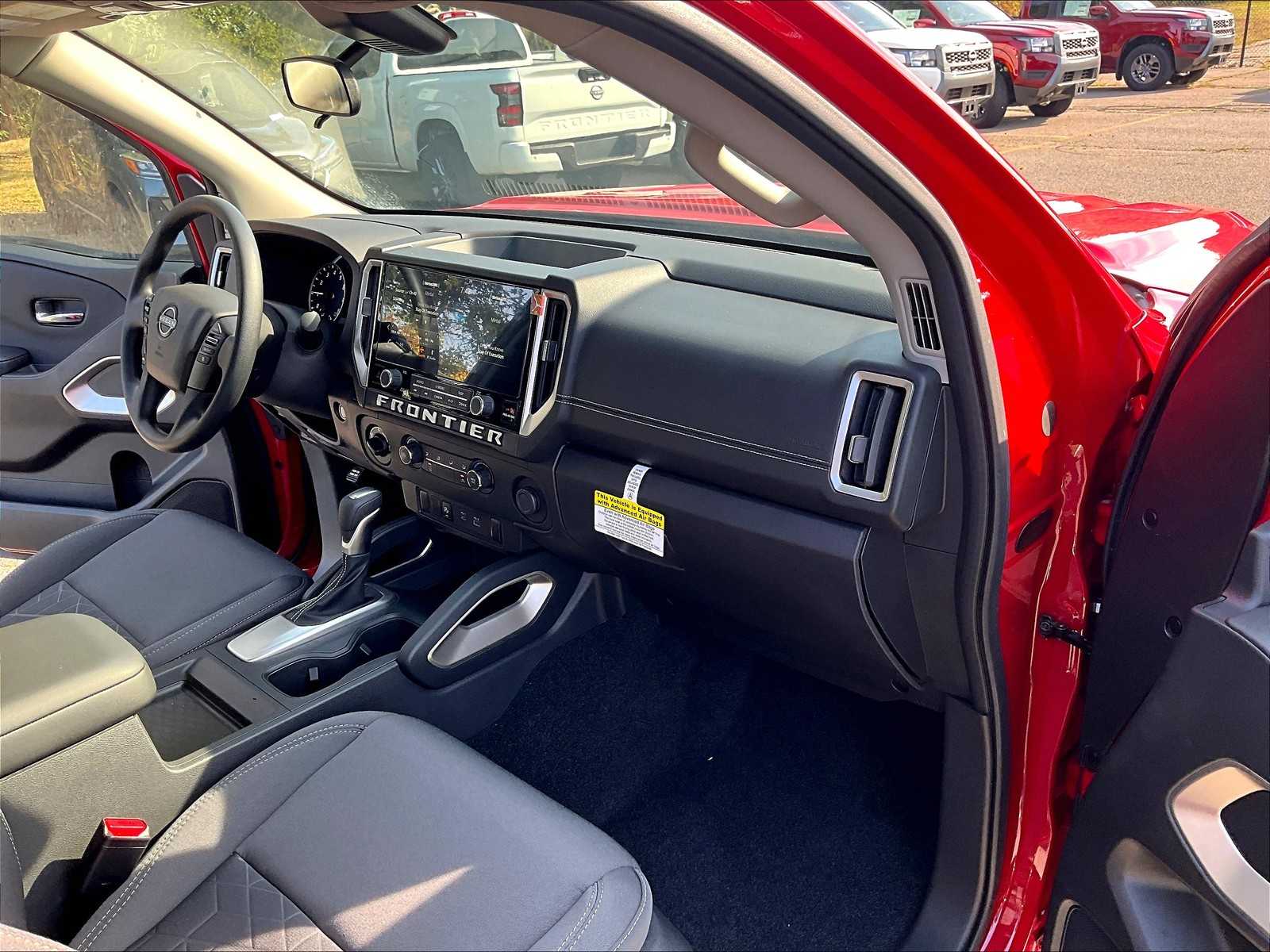 2025 Nissan Frontier SV photo 12