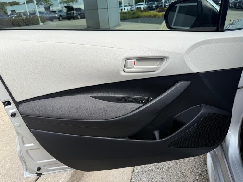 2025 Toyota Corolla LE photo 17