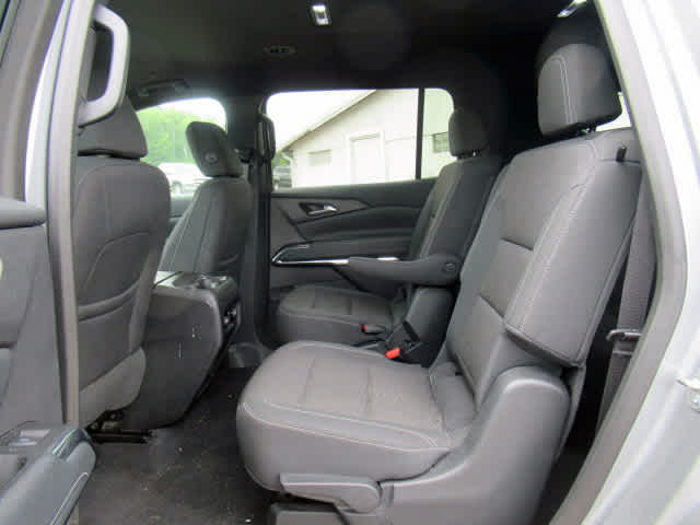 2025 Chevrolet Traverse photo 4