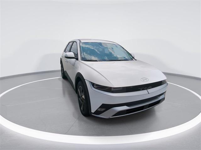 2025 Hyundai Ioniq 5 SE Standard Range photo 2