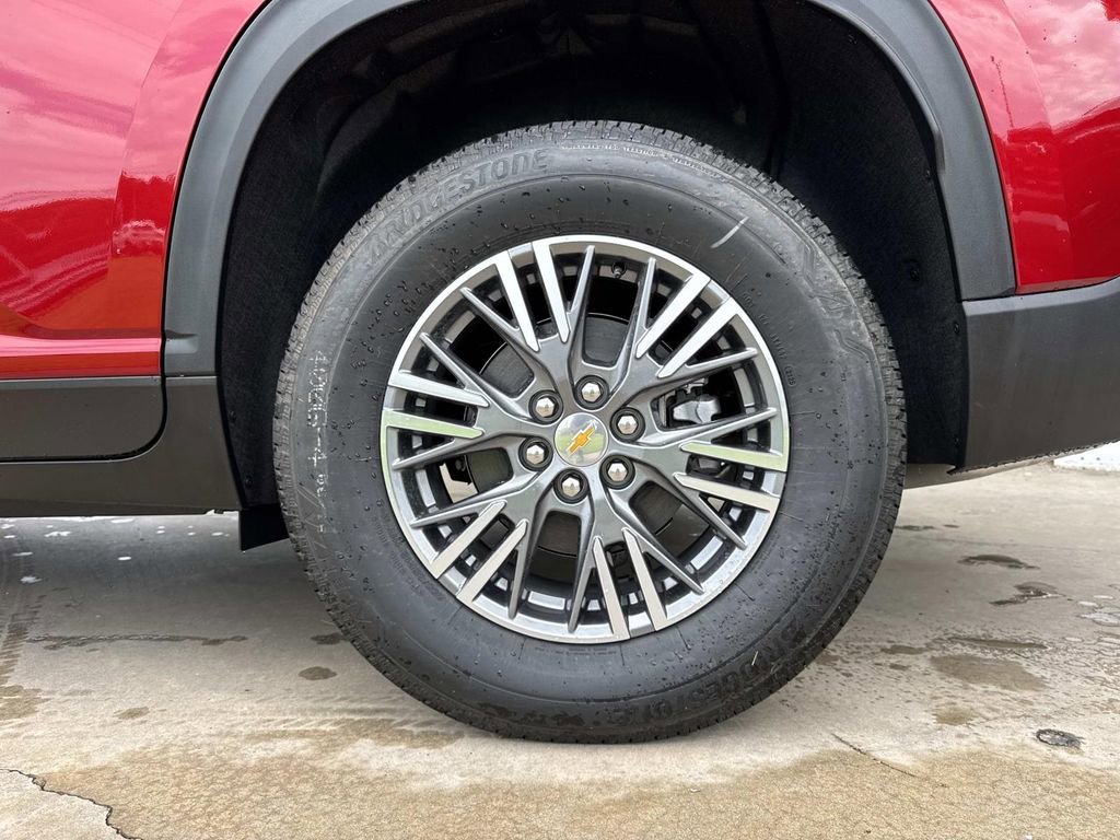 2025 Chevrolet Traverse photo 3
