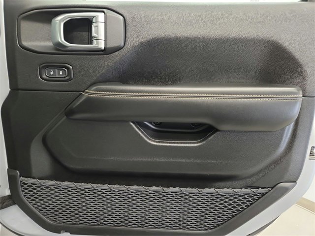 2024 Jeep Wrangler Sahara photo 31