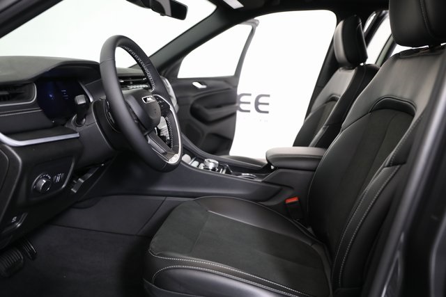 2025 Jeep Grand Cherokee Altitude X photo 13