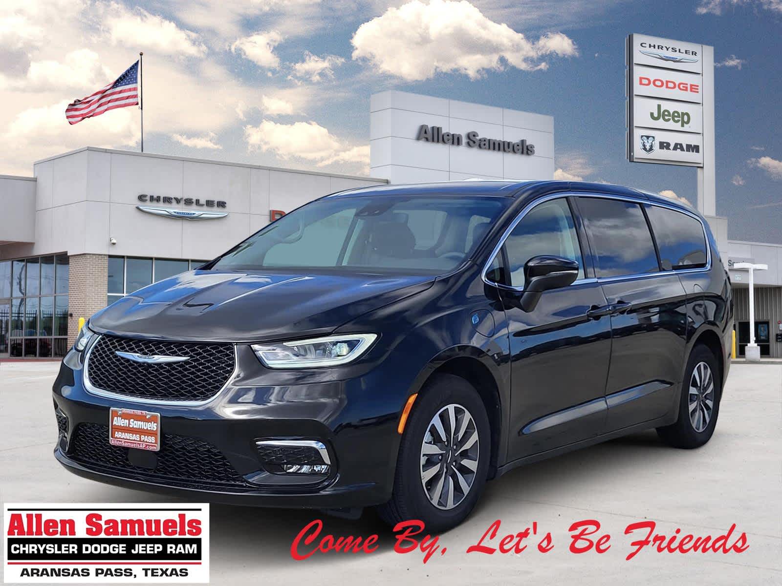 PreOwned 2023 Chrysler Pacifica Hybrid Touring L Minivan, Passenger