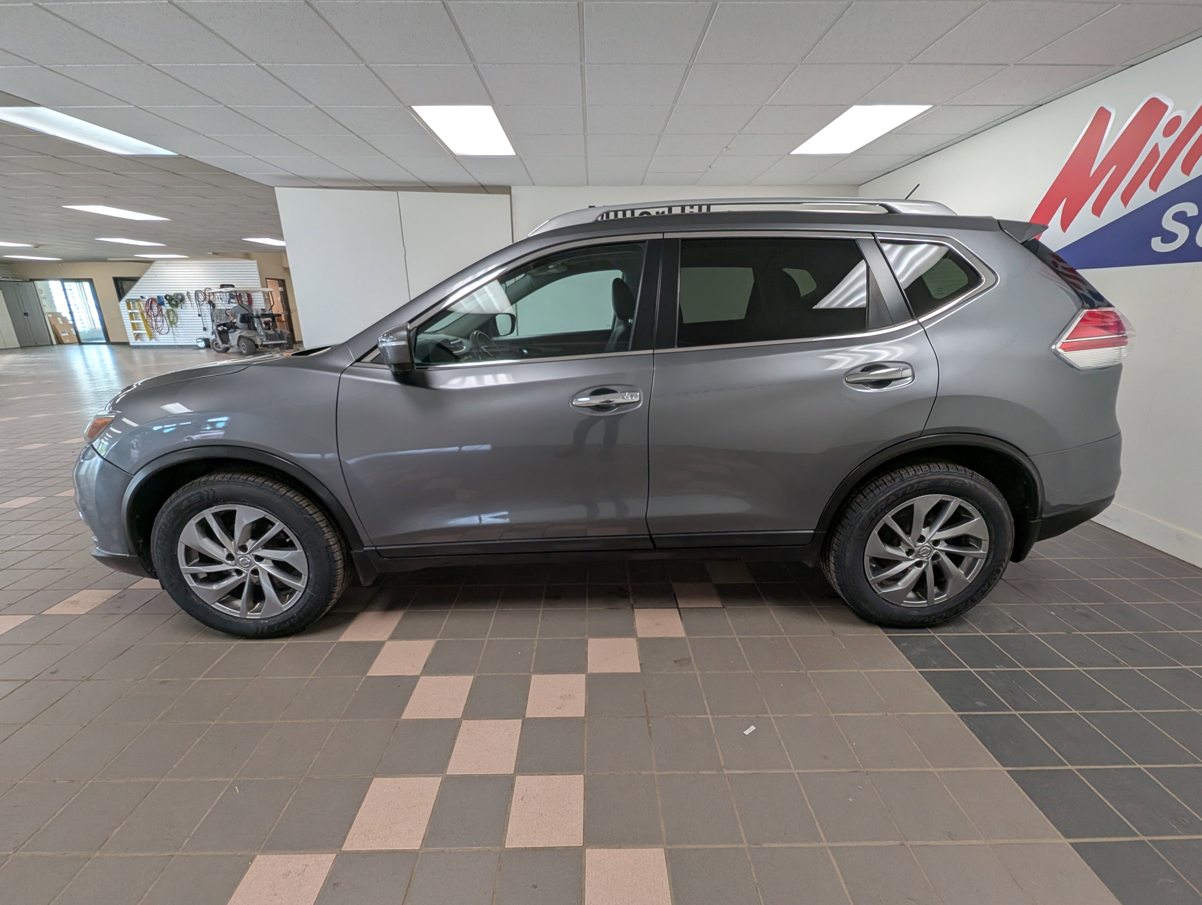 Used 2015 Nissan Rogue SL with VIN 5N1AT2MV7FC895387 for sale in Hermantown, Minnesota