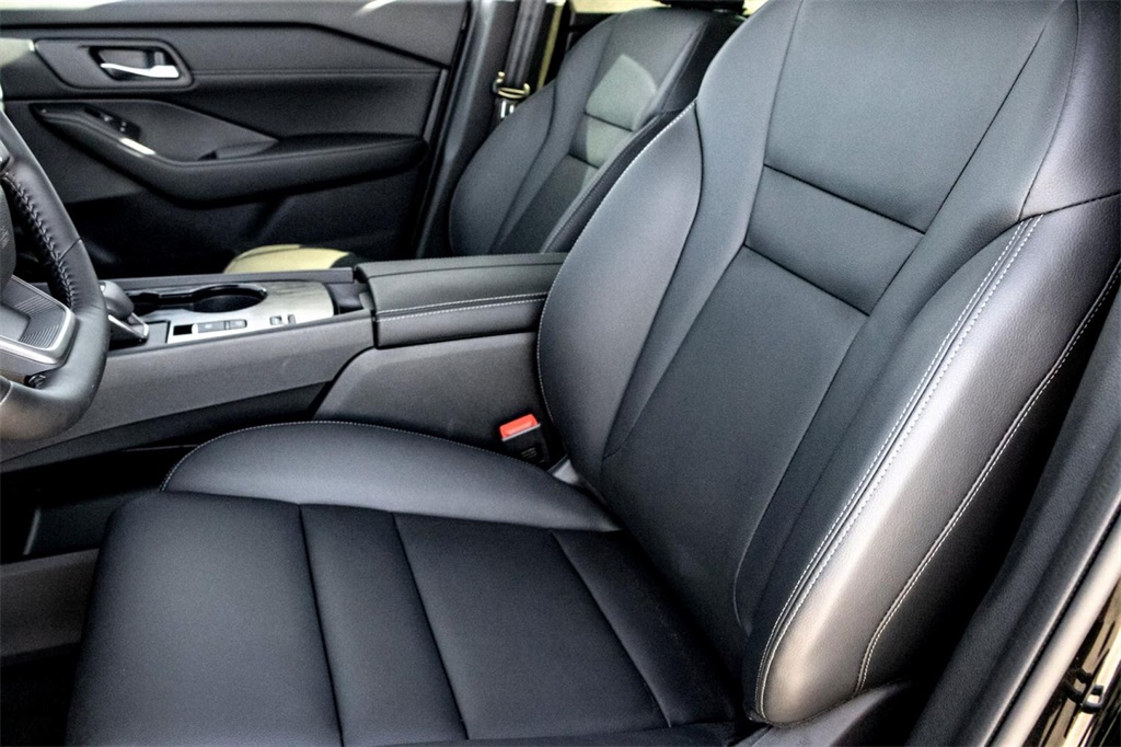 2025 Nissan Rogue SL photo 10