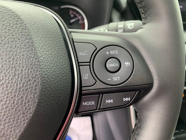 2023 Toyota RAV4 XLE Premium photo 16