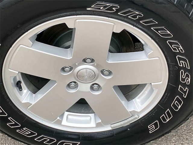 2012 Jeep Wrangler Sahara photo 23