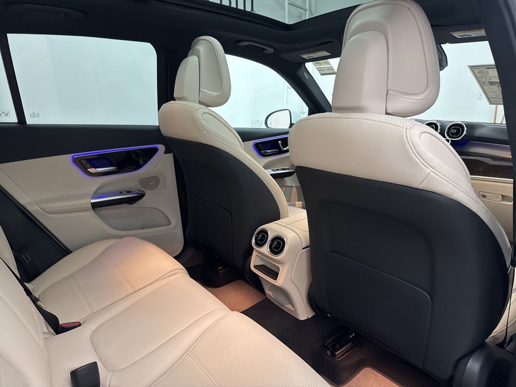 2026 Mercedes Benz GLC 300 photo 20
