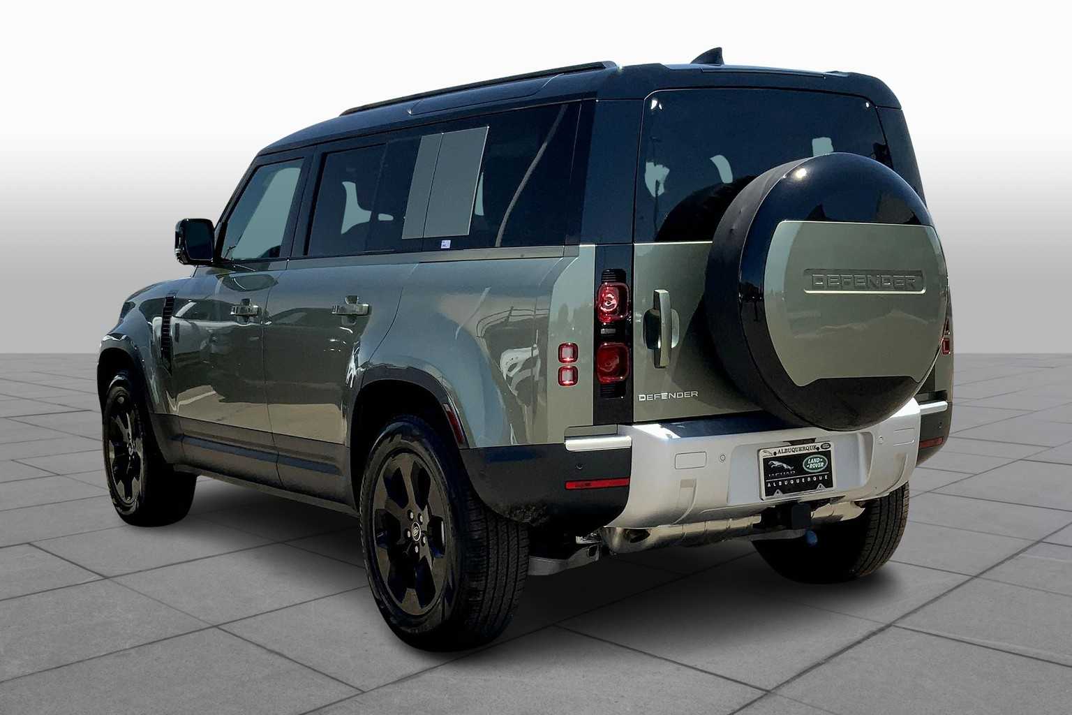 2025 Land Rover Defender 110 S photo 12