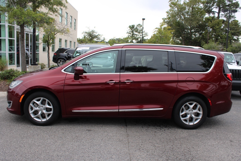 2017 Chrysler Pacifica Touring Plus photo 9