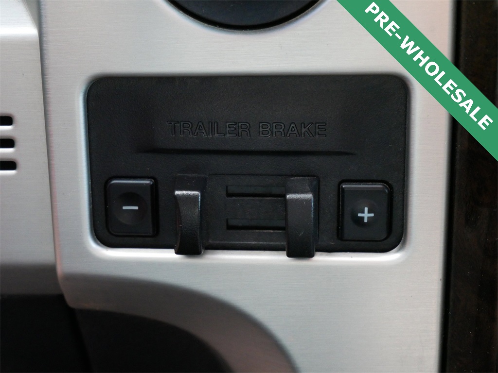 2013 Ford F-150 Platinum photo 21