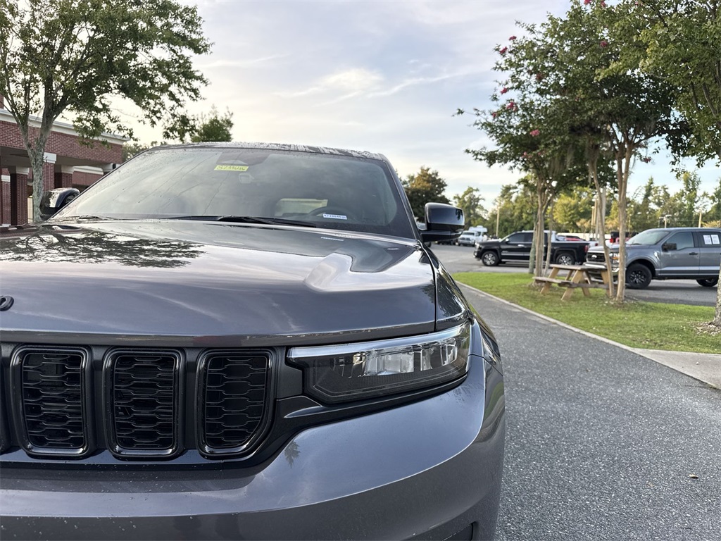 2025 Jeep Grand Cherokee Altitude photo 9