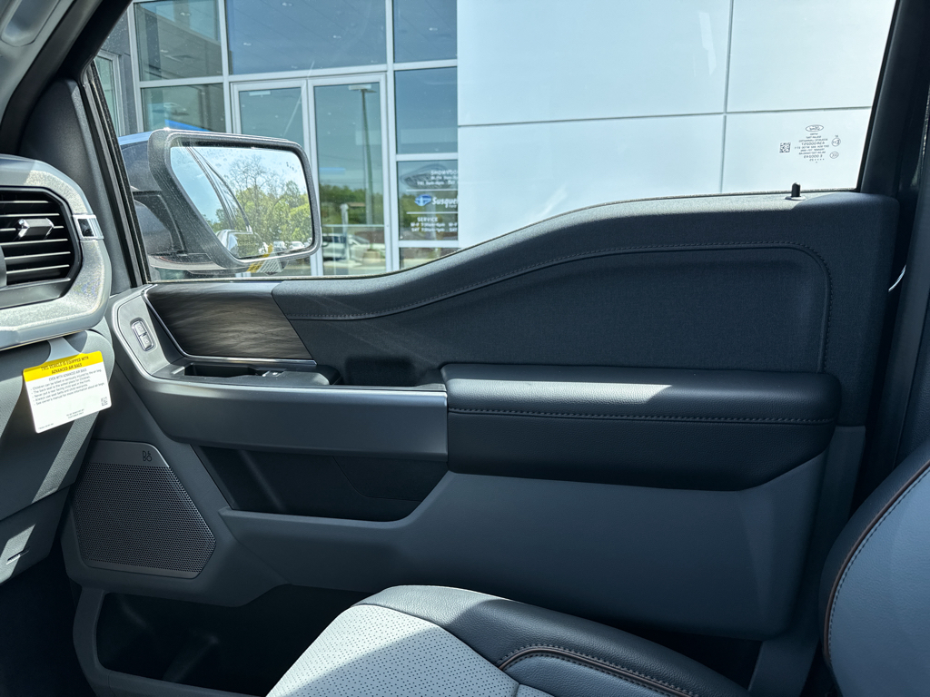 2025 Ford F-150 Lariat photo 40