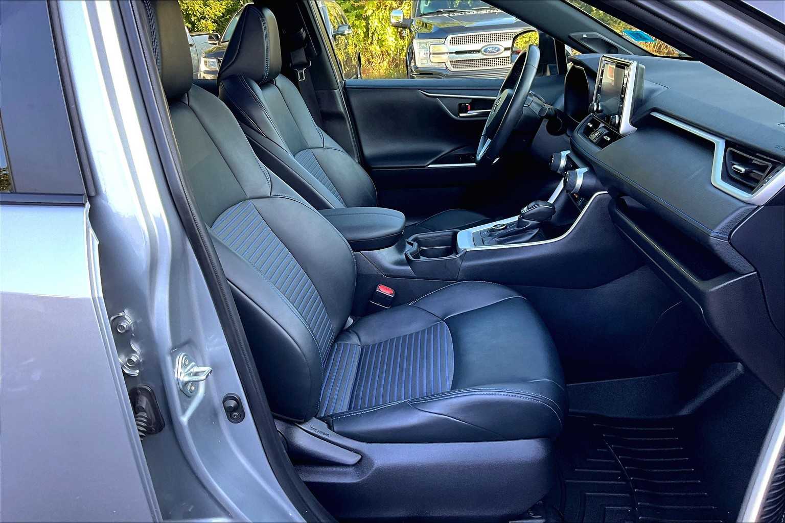 2021 Toyota RAV4 Hybrid XSE photo 7