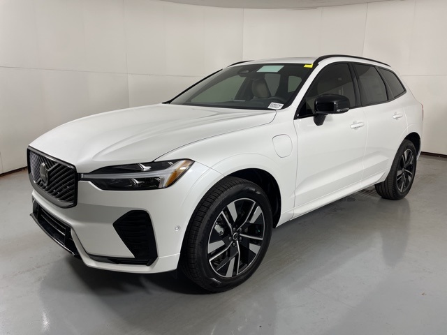 2026 Volvo XC60 Plus photo 4