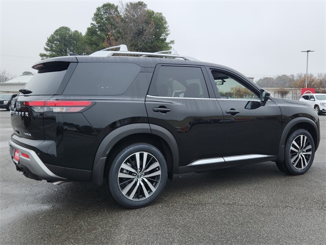 2025 Nissan Pathfinder Platinum photo 3
