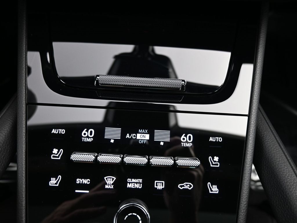 2026 Porsche Cayenne Coupe photo 9