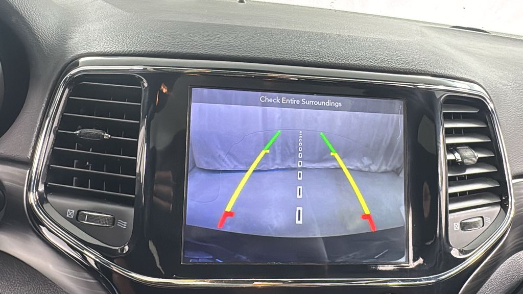 2019 Jeep Grand Cherokee Altitude photo 25
