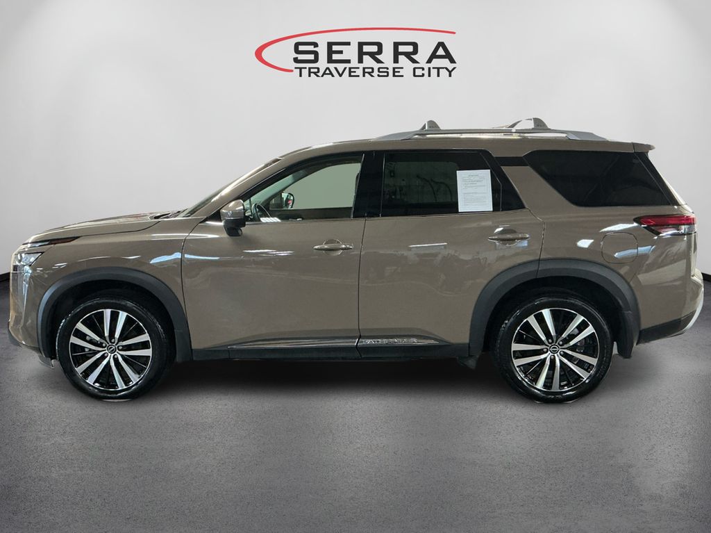 2024 Nissan Pathfinder Platinum photo 8