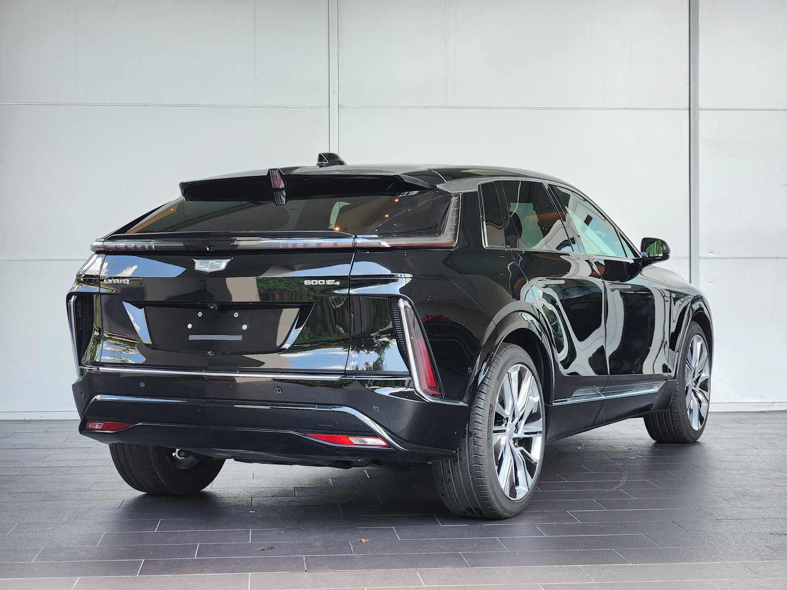 2024 Cadillac Lyriq Luxury photo 2
