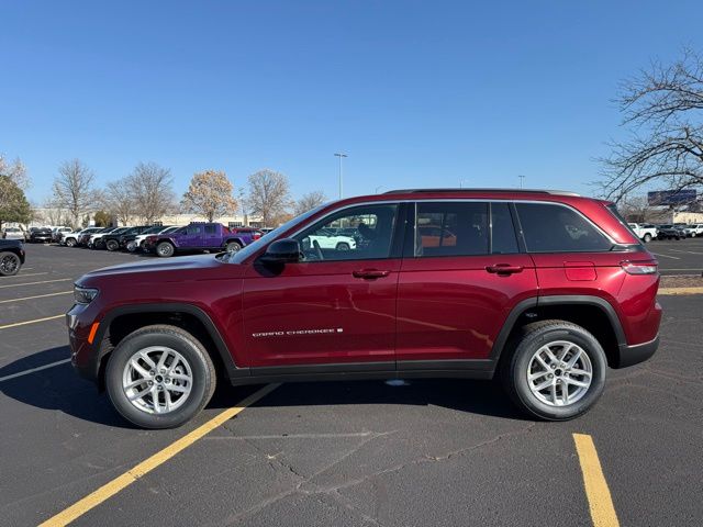 2025 Jeep Grand Cherokee Laredo photo 4