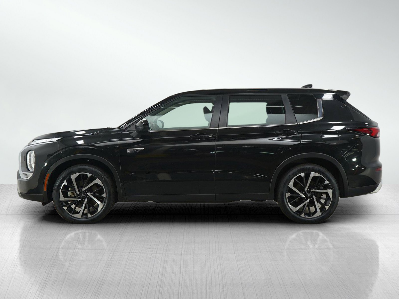 2023 Mitsubishi Outlander PHEV SE photo 2