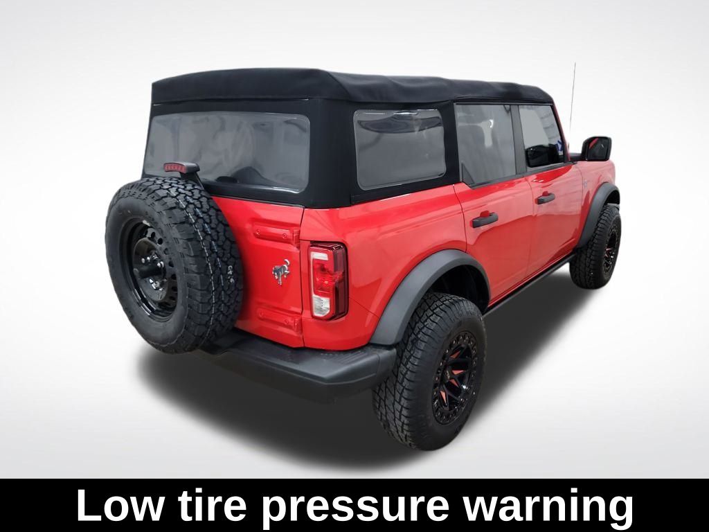 2023 Ford Bronco Black Diamond photo 3