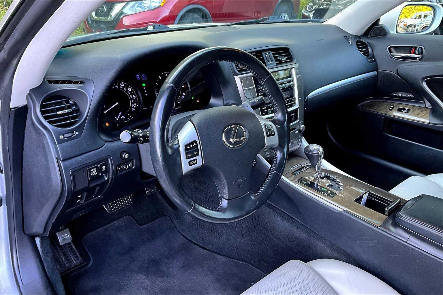 2011 Lexus IS 250C photo 14
