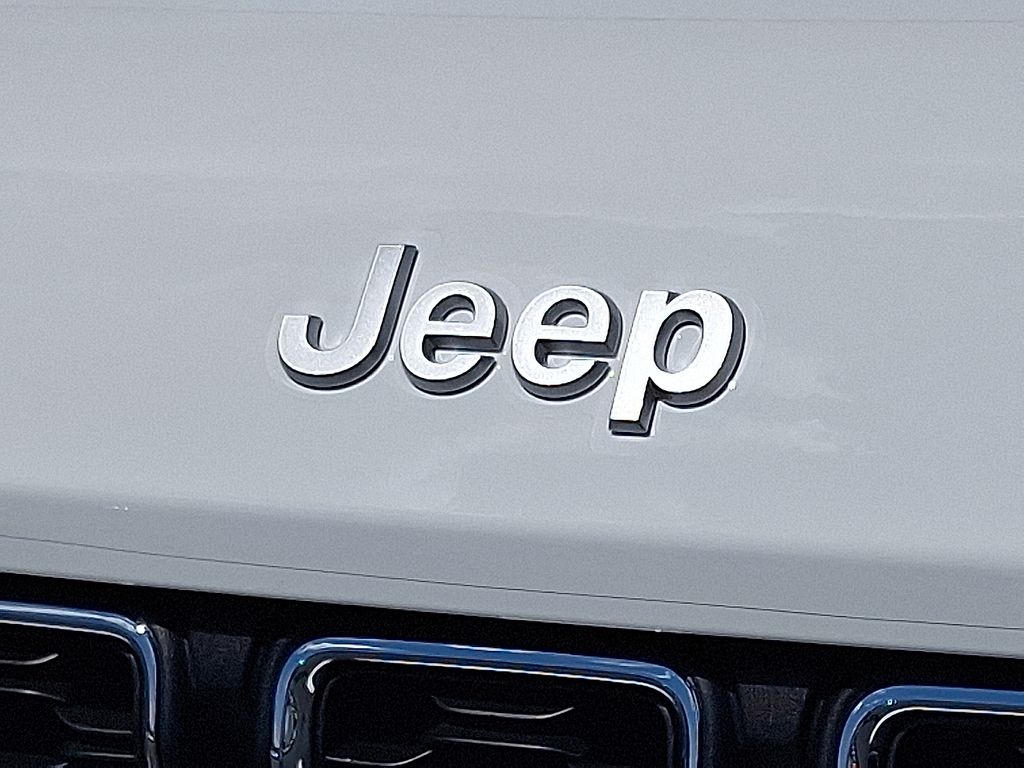 2025 Jeep Grand Cherokee Laredo X photo 10