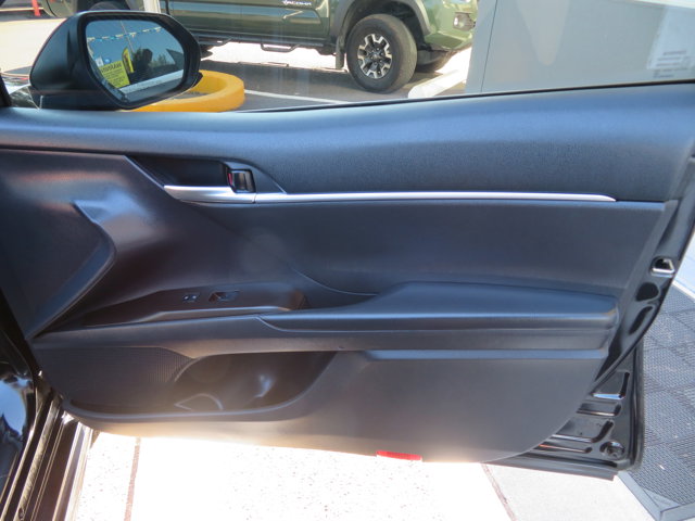 2021 Toyota Camry SE photo 9