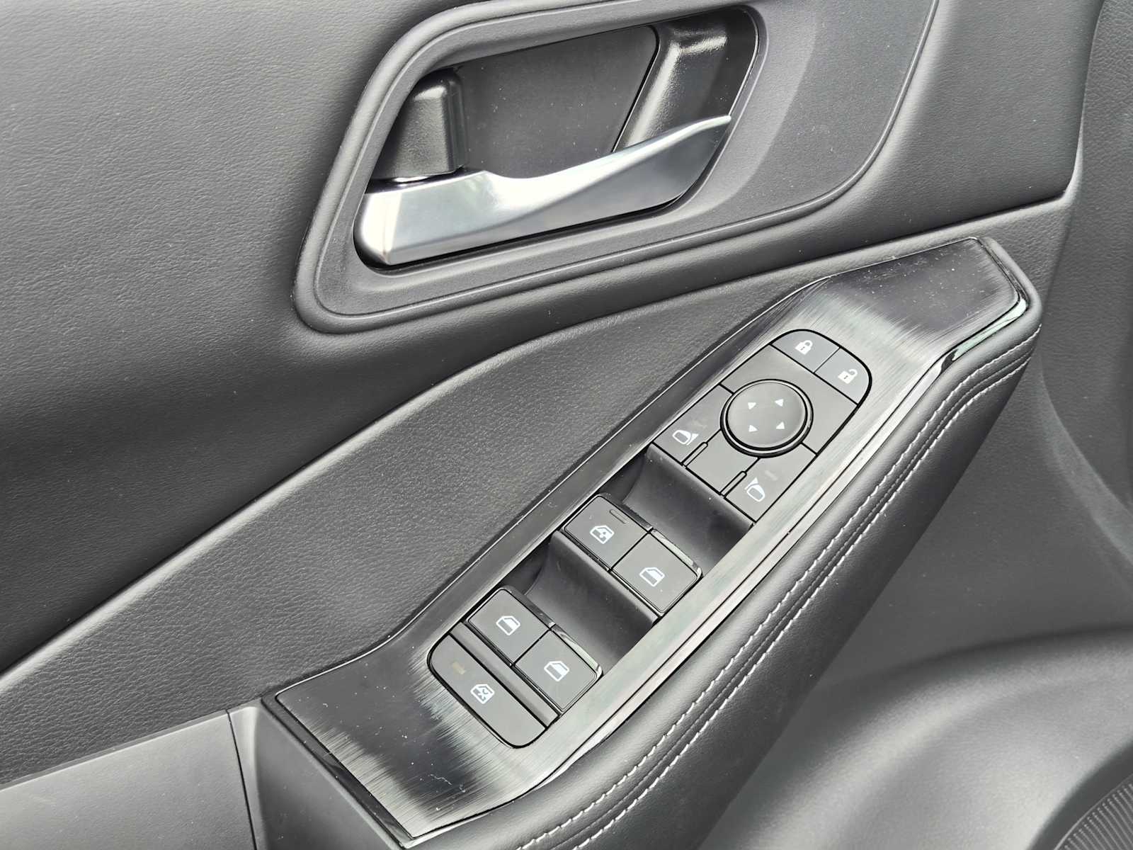 2026 Nissan Rogue SV photo 16
