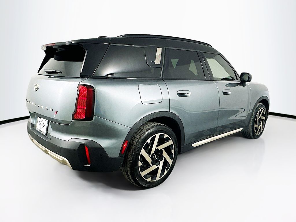 New 2025 Green MINI Iconic image 5