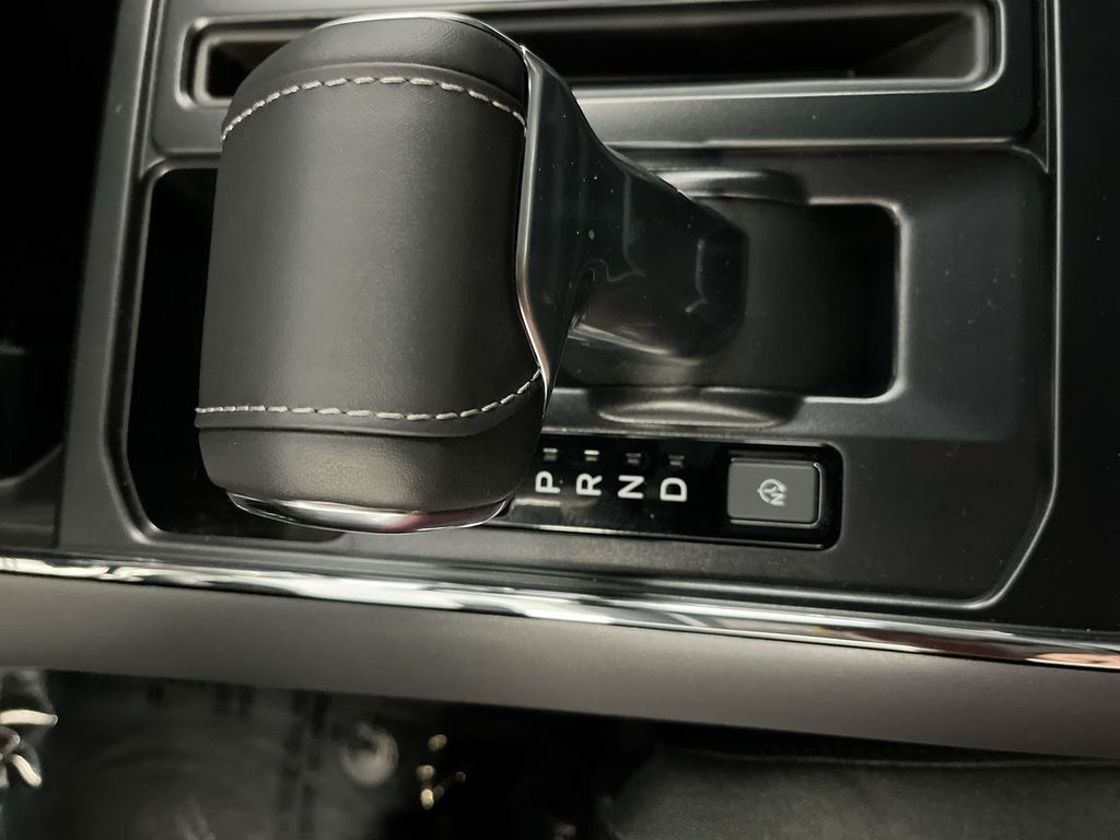 2025 Ford F-150 Lightning XLT photo 19