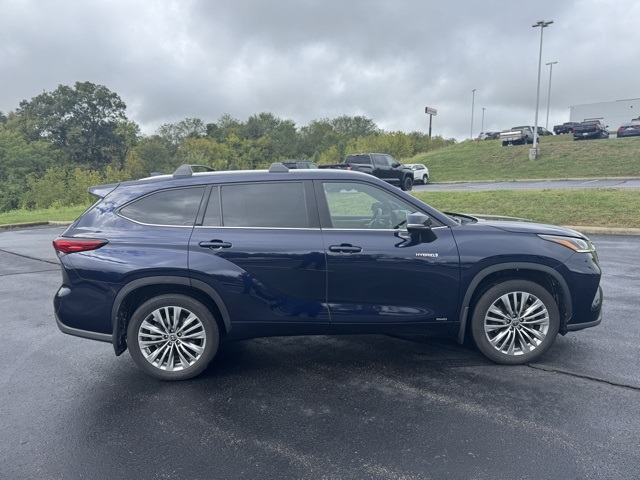 2021 Toyota Highlander Hybrid Platinum photo 2