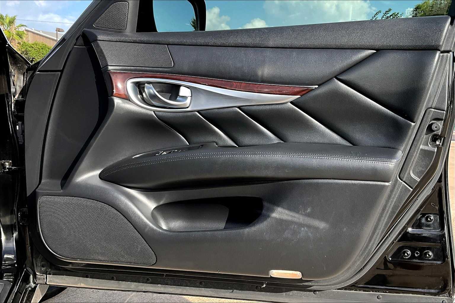 2011 Infiniti M37 photo 20