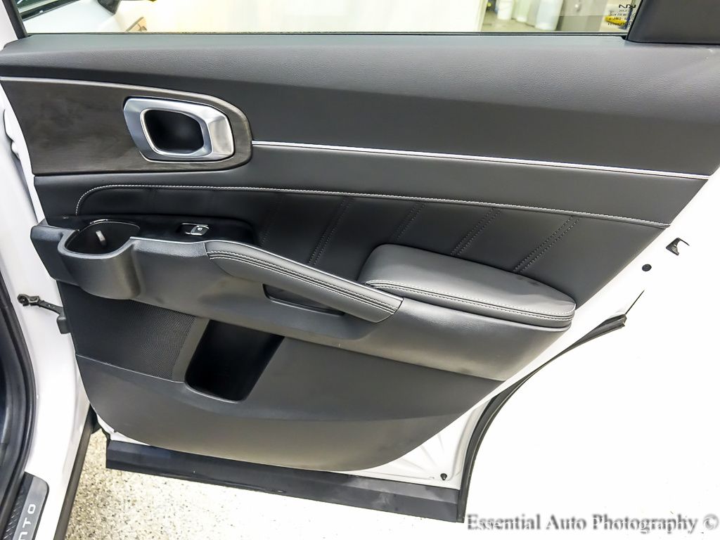 2025 KIA SORENTO - Image 26