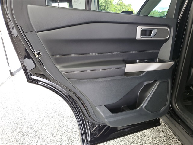 2023 Ford Explorer XLT photo 17