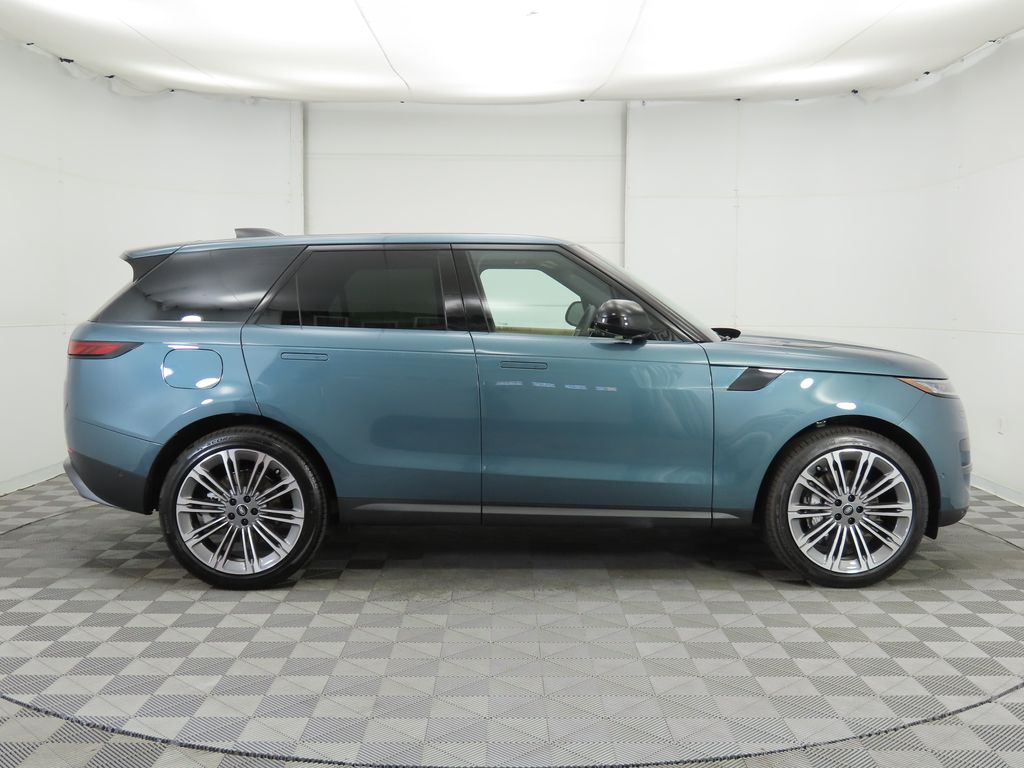 2025 Land Rover Range Rover Sport SE photo 4