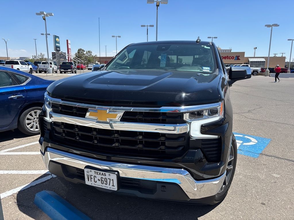 2024 Chevrolet Silverado 1500 LT Texas Edition photo 3