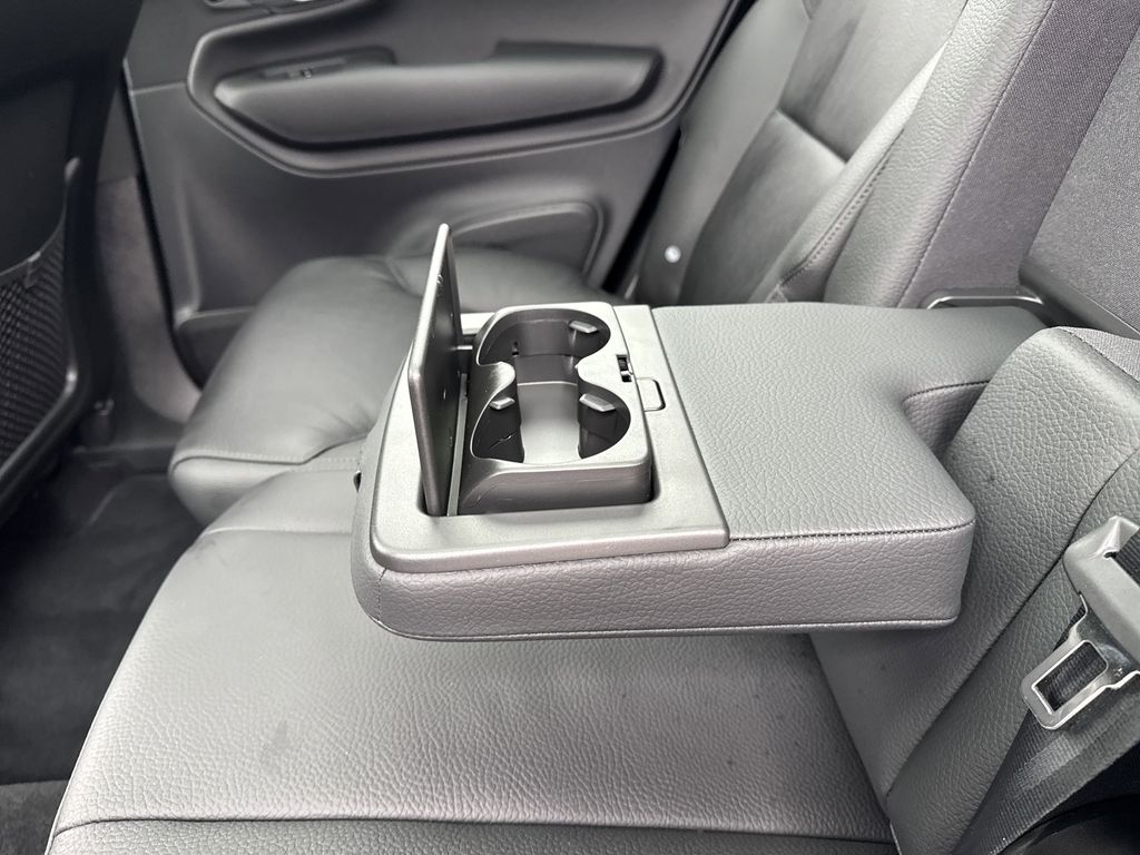 2025 Volvo XC90 Core photo 35