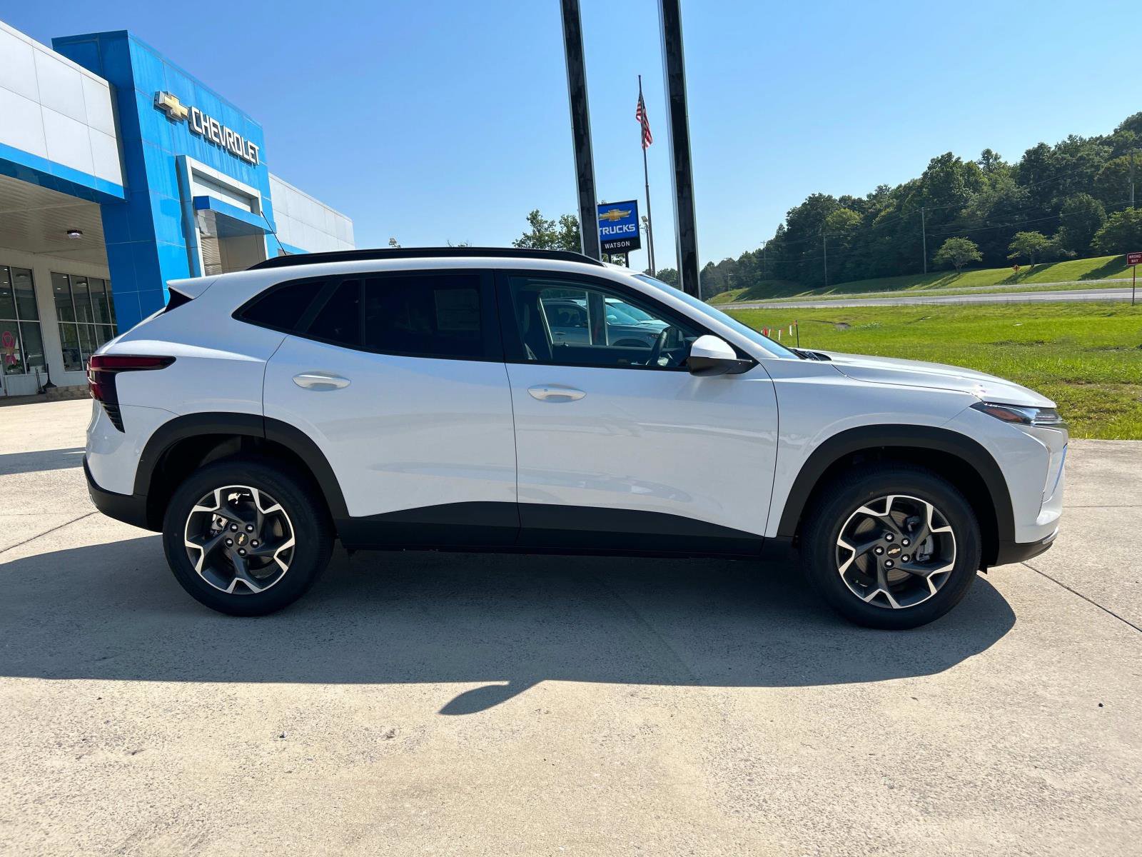 2025 Chevrolet Trax LT photo 3